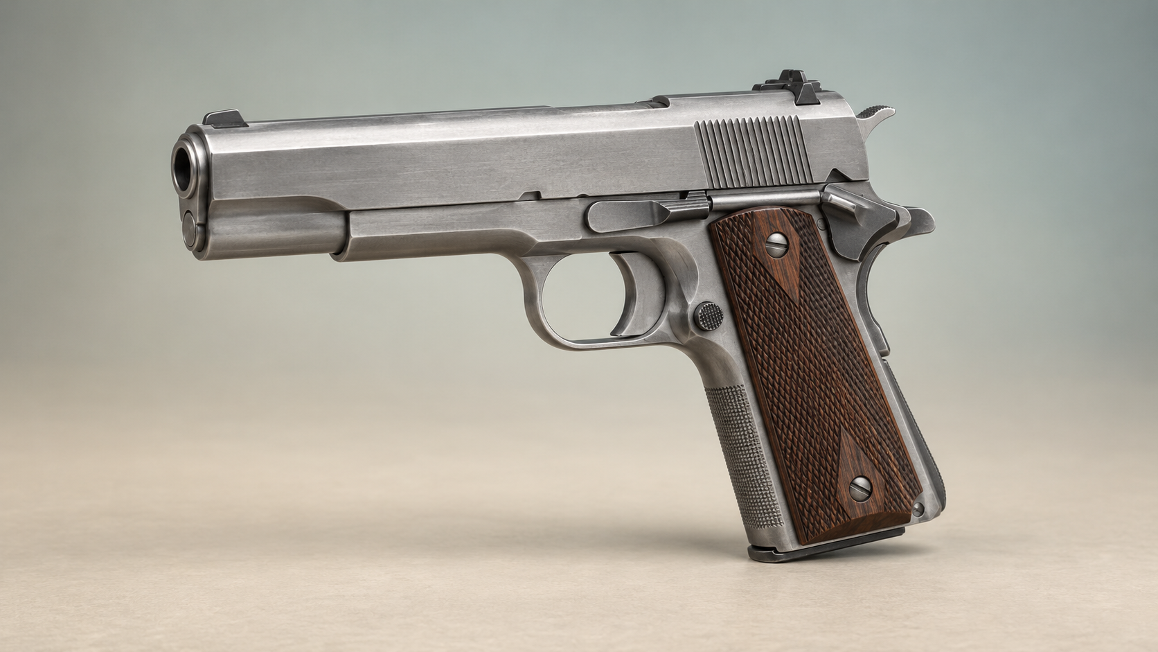 Eigene 3D-Illustration: Silberne M1911-ähnliche Pistole